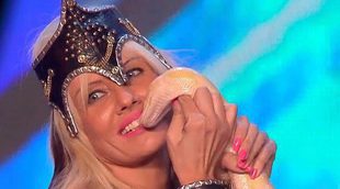 Carmen Snake, stripper y acróbata vaginal, desnuda en Interviú
