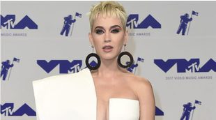 Las estrellas de la música brillan en la alfombra roja de los MTV VMA