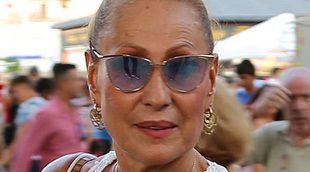 Rosa Benito comparte balcón en Chipiona con Gloria, Kiko, Mellis y Juan Miguel
