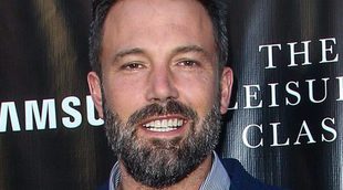 Ben Affleck pide perdón por tocar el pecho a una mujer