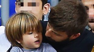 Piqué, todo un padrazo con Milan y Sasha en el baloncesto