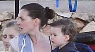 Anne Hathaway se lleva a su hijo de rodaje a Mallorca