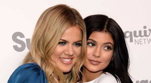 ¡Kylie y Khloe presentan a sus bebés!