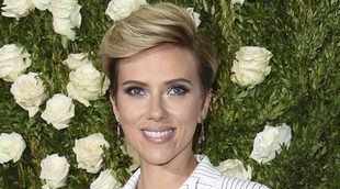 Scarlett Johansson y Colin Jost, dos enamorados sobre hielo