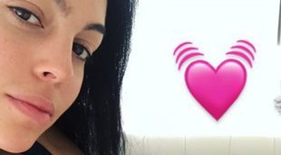 Georgina presume de Alana Martina mientras duerme en sus brazos