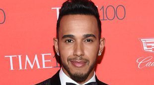 Hamilton pide perdón al afirmar que los niños no llevan vestido