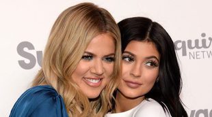 Khloe y Kylie, felices y embarazadas en Navidad