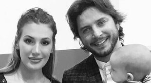Carrasco y Almudena Navalón, primera foto de familia con Chloe