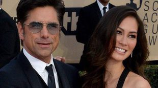 John Stamos y Caitlin McHugh presumen de embarazo