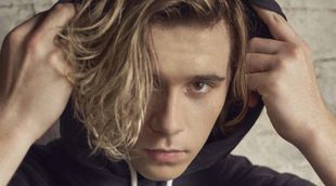 Brooklyn Beckham se tatúa para homenajear a su padre