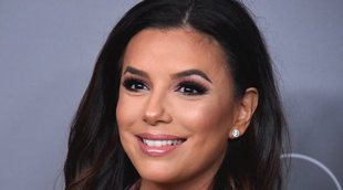 Eva Longoria presume de embarazo en los premios CDG