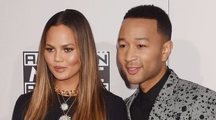 Chrissy Teigen comparte una ecografía de su bebé