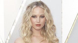 Jennifer Lawrence y su copa de vino en los Oscars 2018