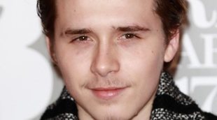 Brooklyn Beckham, pillado besándose con otra chica