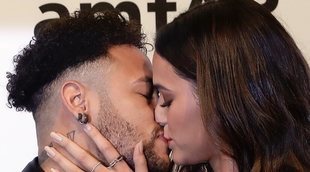 Neymar y Bruna Marquezine derrochan pasión en la red carpet