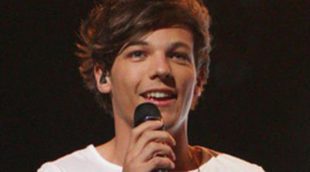 El cantante de One Direction Louis Tomlinson, sorprendido por un hombre desnudo y borracho