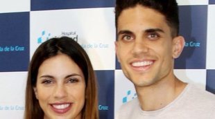 Melissa Jiménez y Marc Bartra presentan a su hija Abril en el hospital