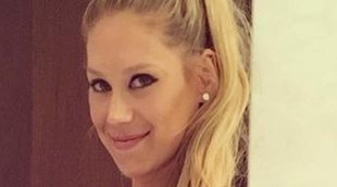Kournikova acentúa los rumores de gestación subrogada con una foto embarazada