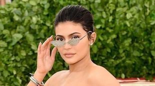 Kylie vuelve a la alfombra roja por la puerta grande