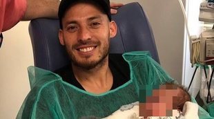 Recibe el alta el hijo prematuro de David Silva