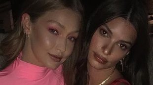 Gigi y Ratajkowski presumen de cuerpazos en Mykonos