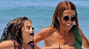 Paula Echevarría y Daniella disfrutan de las olas de Cádiz