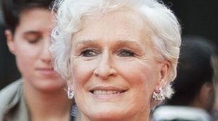 La divertida caída de Glenn Close en la alfombra roja