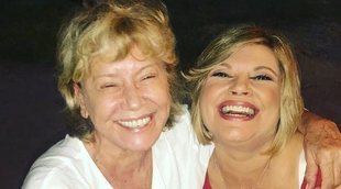 Terelu se divierte con su hija y sus amigos en Málaga