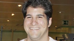 Julián Contreras, de cita romántica en un burguer