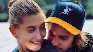 Hailey Baldwin presume de anillo de compromiso