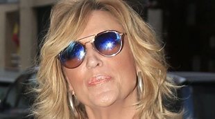 Lydia Lozano y su marido provocan el retraso de un avión