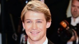 Joe Alwyn, orgulloso de haber escondido su amor con Taylor
