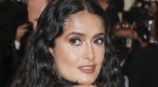 Salma Hayek deja que le corte el pelo su hija de 11 años