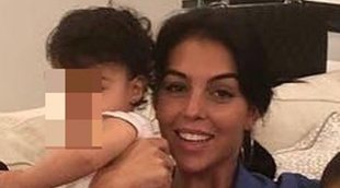 Georgina y sus tres bebés desean suerte a Cristiano