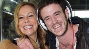 Ana Obregón y Álex Lequio posan con mucho 'LOVE'