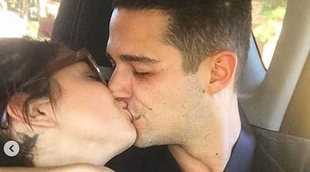 Sarah Hyland y su novio Wells Adams celebran su aniversario