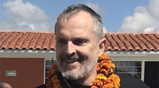 Bosé continúa con su vida en México ajeno a su polémica