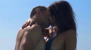 El sensual posado de Chicharito y Sarah Kohan