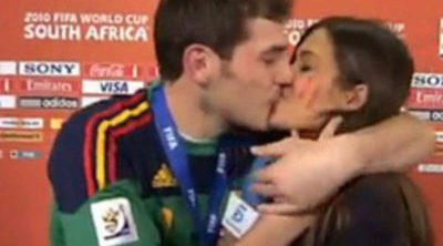 El beso de Iker Casillas y Sara Carbonero coronaría la victoria de España frente a Italia en la final de la Eurocopa 2012