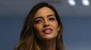 Sara muestra su lado más solidario en un hospital de Oporto