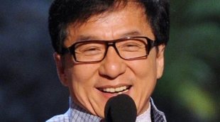 Jackie Chan se avergüenza de no saber leer ni escribir