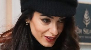 Amal Clooney enseña por primera vez la cara de sus mellizos