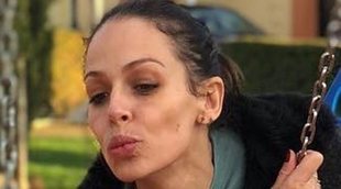 Eva lleva a su hijo Cayetano por primera vez a los columpios