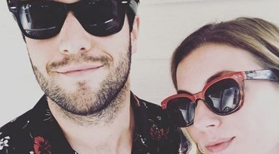 Emily VanCamp y Josh Bowman se han casado en Bahamas 5 años después de que se emitiera 'su boda' de 'Revenge'