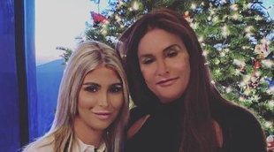 Caitlyn Jenner y Sophia Hutchins presumen de árbol de Navidad