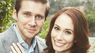 La lluvia interrumpe la boda de Allen Leech y Jessica Blair