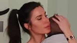 Pilar enseña la habitación de su hijo decorada por una artista