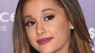 Ariana se tatúa mal dos veces el título de su nueva canción