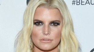 Jessica Simpson y su momento más cómico al romper el váter de su casa