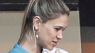 Carla va por primera vez al campo de fútbol con sus dos hijas